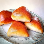 6 Seeni Sambal Buns
